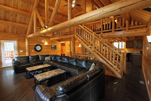 The Summit Lodge In Hocking Hills