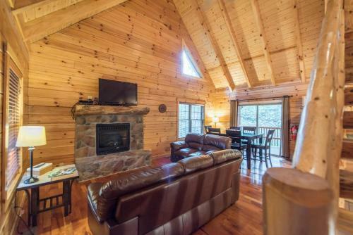 Frontier Cabin In Hocking Hills