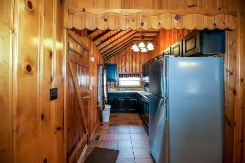 Settler - Hocking Hills Cabin