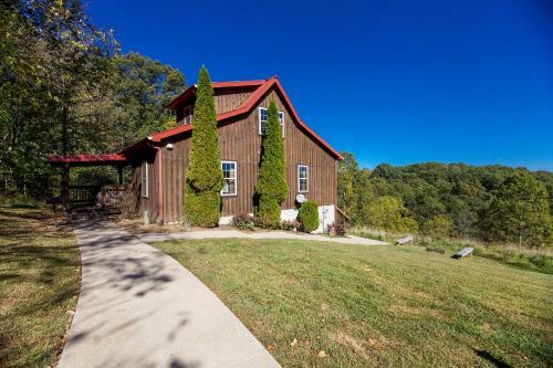 Coyote - Hocking Hills Cabin