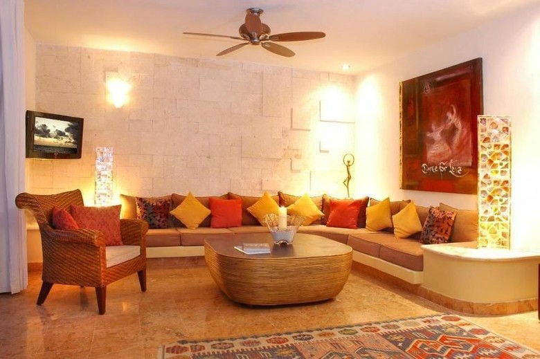 El Taj Ocean Front And Beachside Condo Hotel