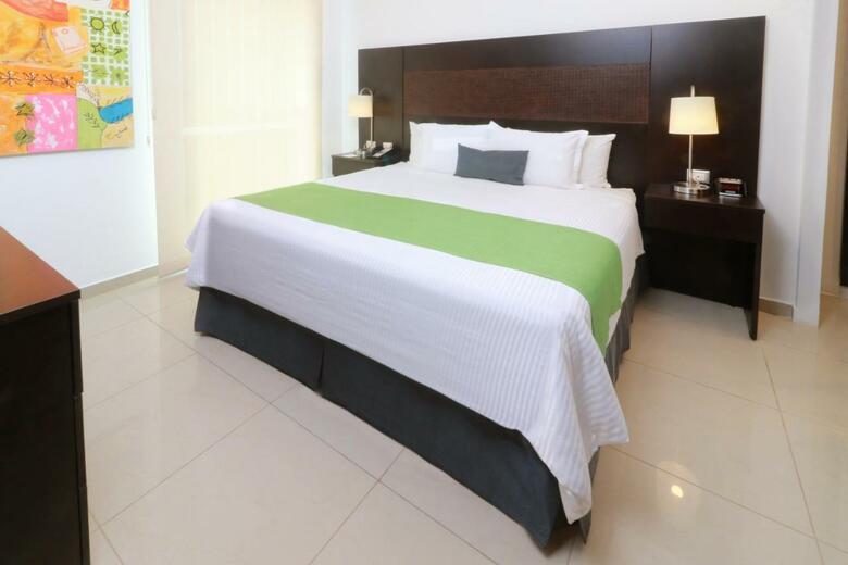 Hotel Wyndham Garden Guadalajara Acueducto