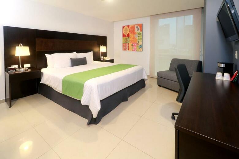 Hotel Wyndham Garden Guadalajara Acueducto