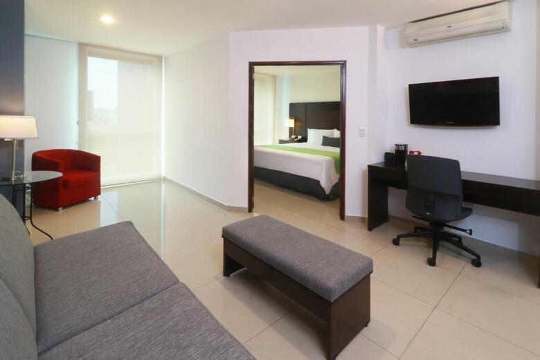 Hotel Wyndham Garden Guadalajara Acueducto