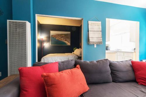 Silverlake Sunset Studio Apartment 7.47