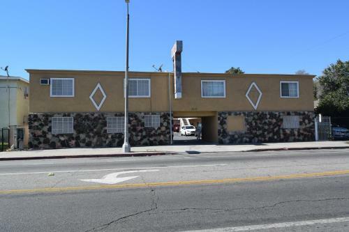 Top Hat Motel