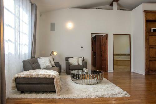 Private Spanish Villa In Central Hollywood With Pool