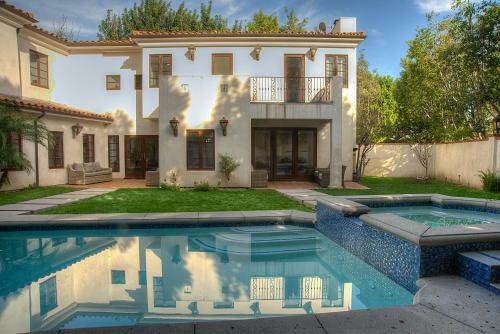 Private Spanish Villa In Central Hollywood With Pool