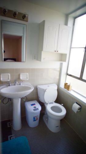 Spacious 2bed/2bath Condo At Prime Location