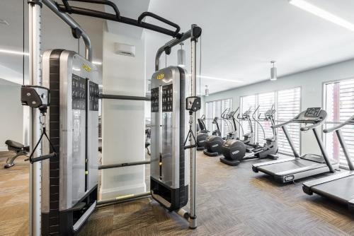 Apartamento Runway Large 2 Bedroom B214
