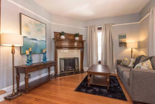 The Victorian 3 Bedroom Apartment 2.4