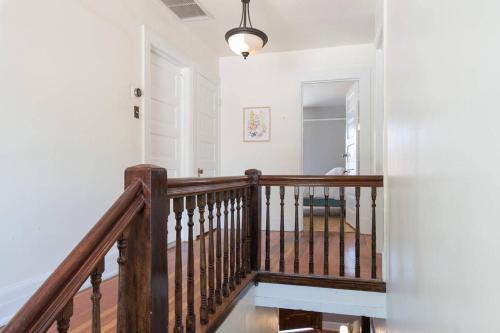 The Victorian 3 Bedroom Apartment 2.4
