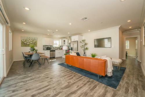 Large - Modern Hollywood Duplex -centrally Located