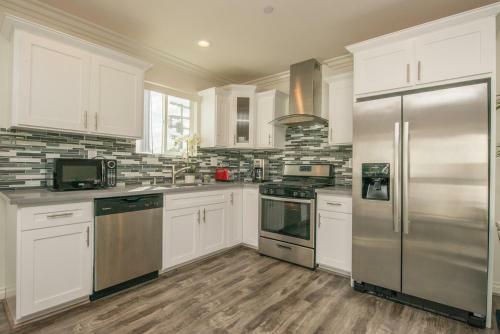 Large - Modern Hollywood Duplex -centrally Located
