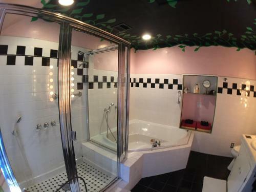 Hollywood Bed & Breakfast