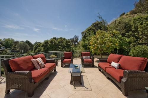 Luxurious Hollywood Mansion Under Hollywood Sign