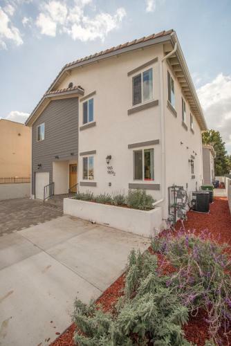 Huge -stylish- Hollywood Duplex - Central Location