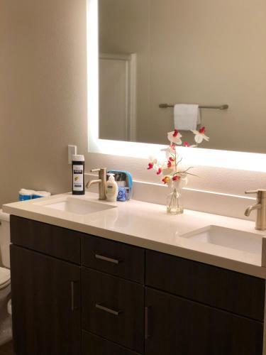 Westwood Apartment 3g84