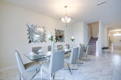 Villa H1672- Eight Bedroom Resort