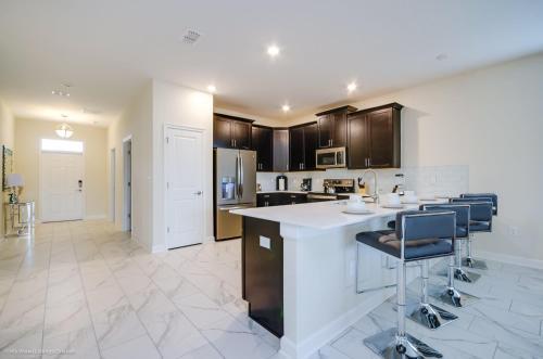 Villa H1672- Eight Bedroom Resort