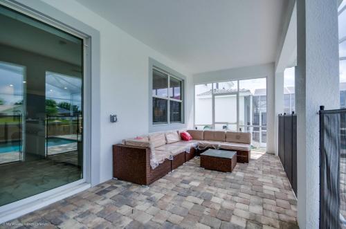 Villa H1672- Eight Bedroom Resort