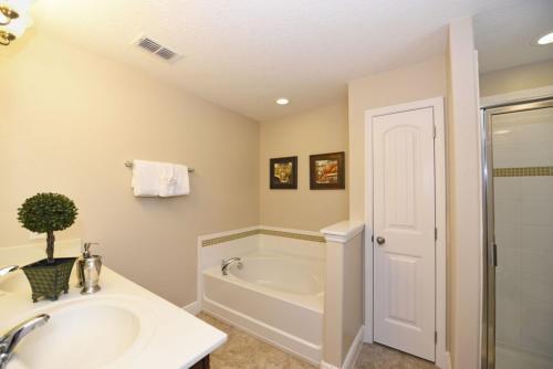 Five-bedroom Oakbourne Villa #5336