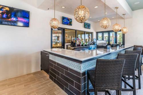 New Nov2018!! Westside - 8bd/5ba Pool Home #8ws690
