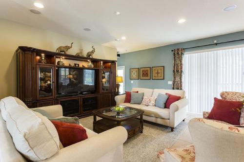 Six-bedroom Yellow Villa #174