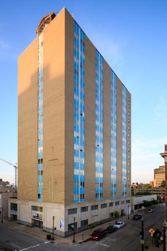 High Rise Downtown Venue Apartment