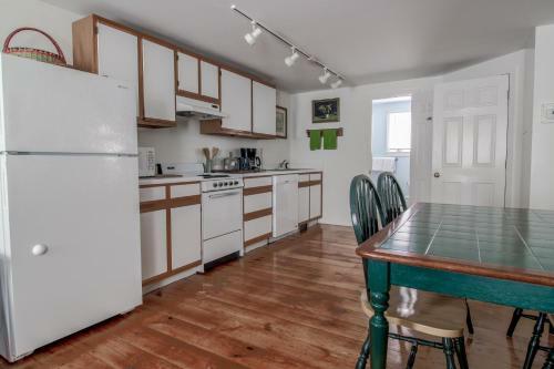 Pleasant Street 31 Unit B