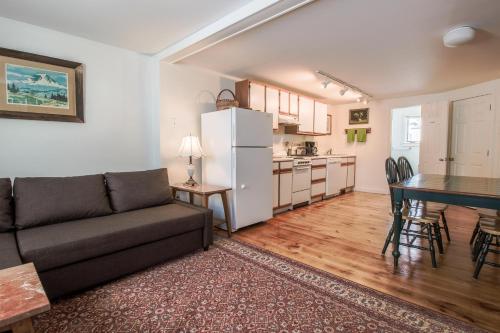 Pleasant Street 31 Unit B