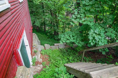 Amato Carriage House, Upper Level