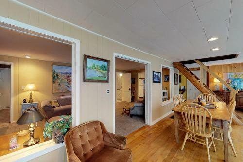 Hall's All-seasons Lake House