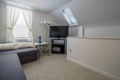 Pleasant Street 31 Unit A