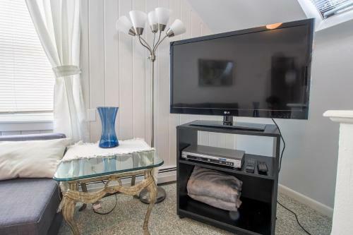 Pleasant Street 31 Unit A
