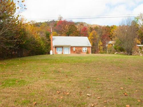 Hilltop Hideaway House