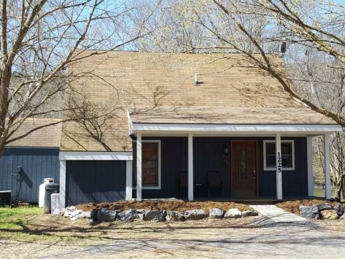 The Jive - Christophers Riverside Cabin 1
