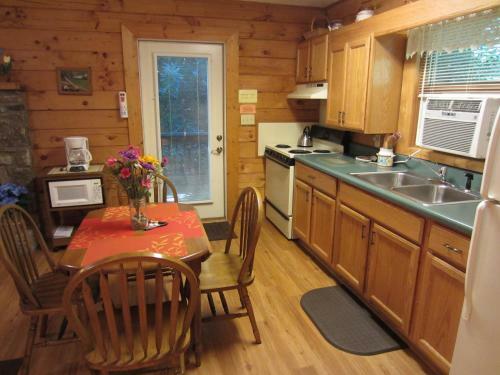 Misty Creek Log Cabins