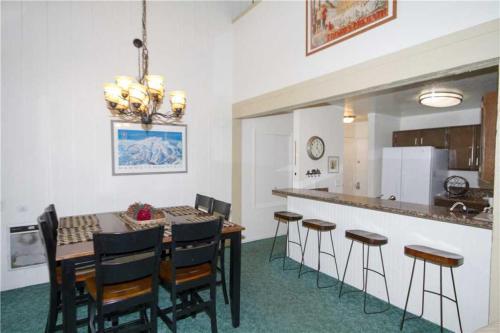Mammoth Ski & Racquet Club #30