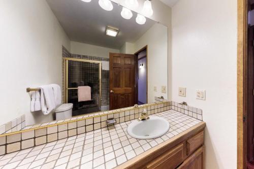 Mammoth Pines 11
