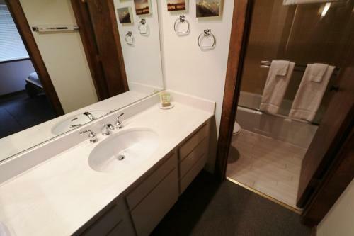 Mammoth West #136 Townhouse