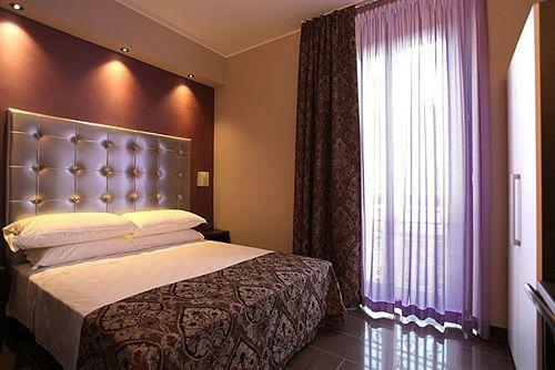 Hotel Five