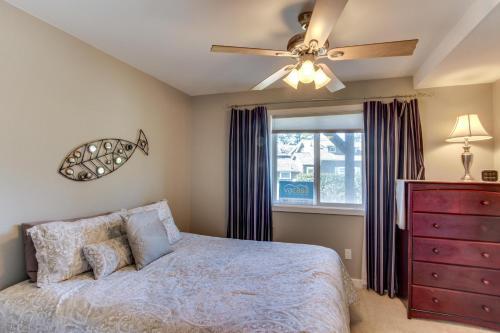 Manzanita Oak Shores