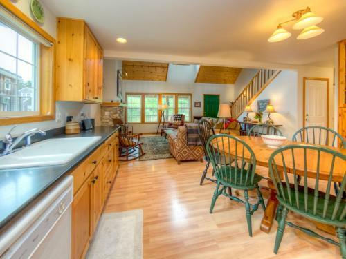 Whispering Whale Lodge