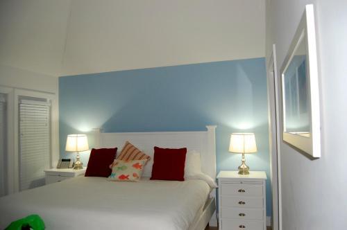 Waterfront Luxury Villa 59