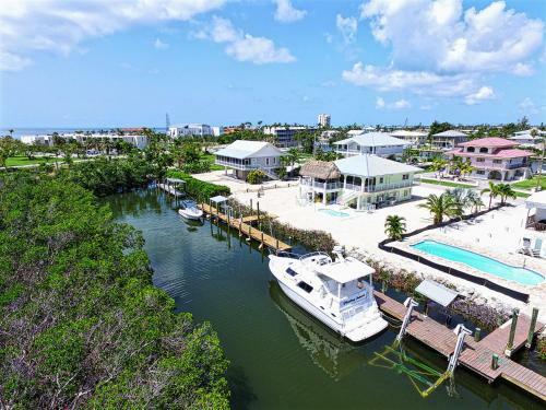 Canal-front Retreat Home Home