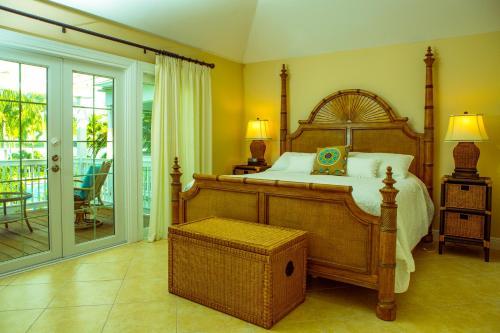 Waterfront Luxury Villa 34