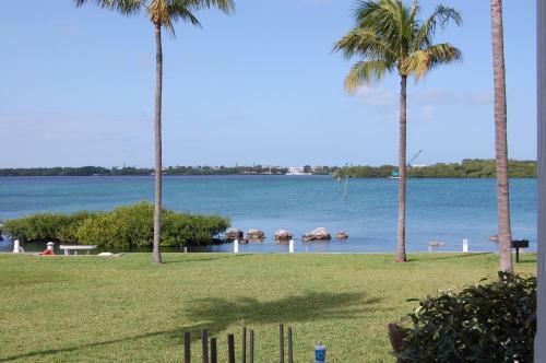 Waterfront Luxury Villa 54