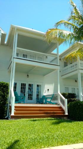Waterfront Luxury Villa 42