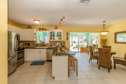 2 Bedroom - Conch Crib